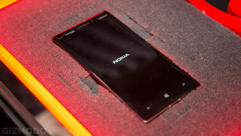 Illustration for article titled Nokia Lumia Icon: No Time For a Review, But the Box It Came In Is Nuts